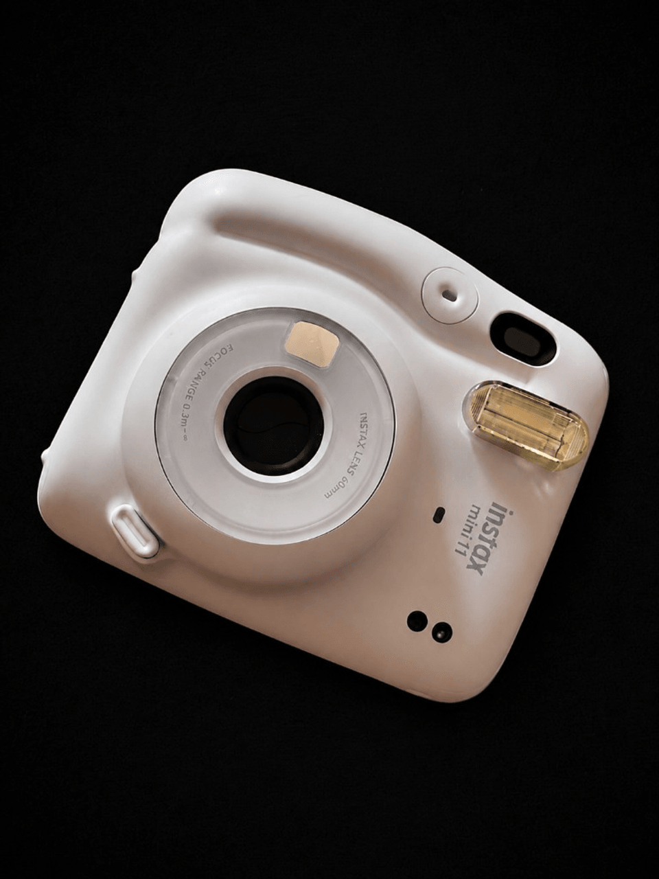 Aparat Instax na weselu — goście robią zdjęcia polaroid